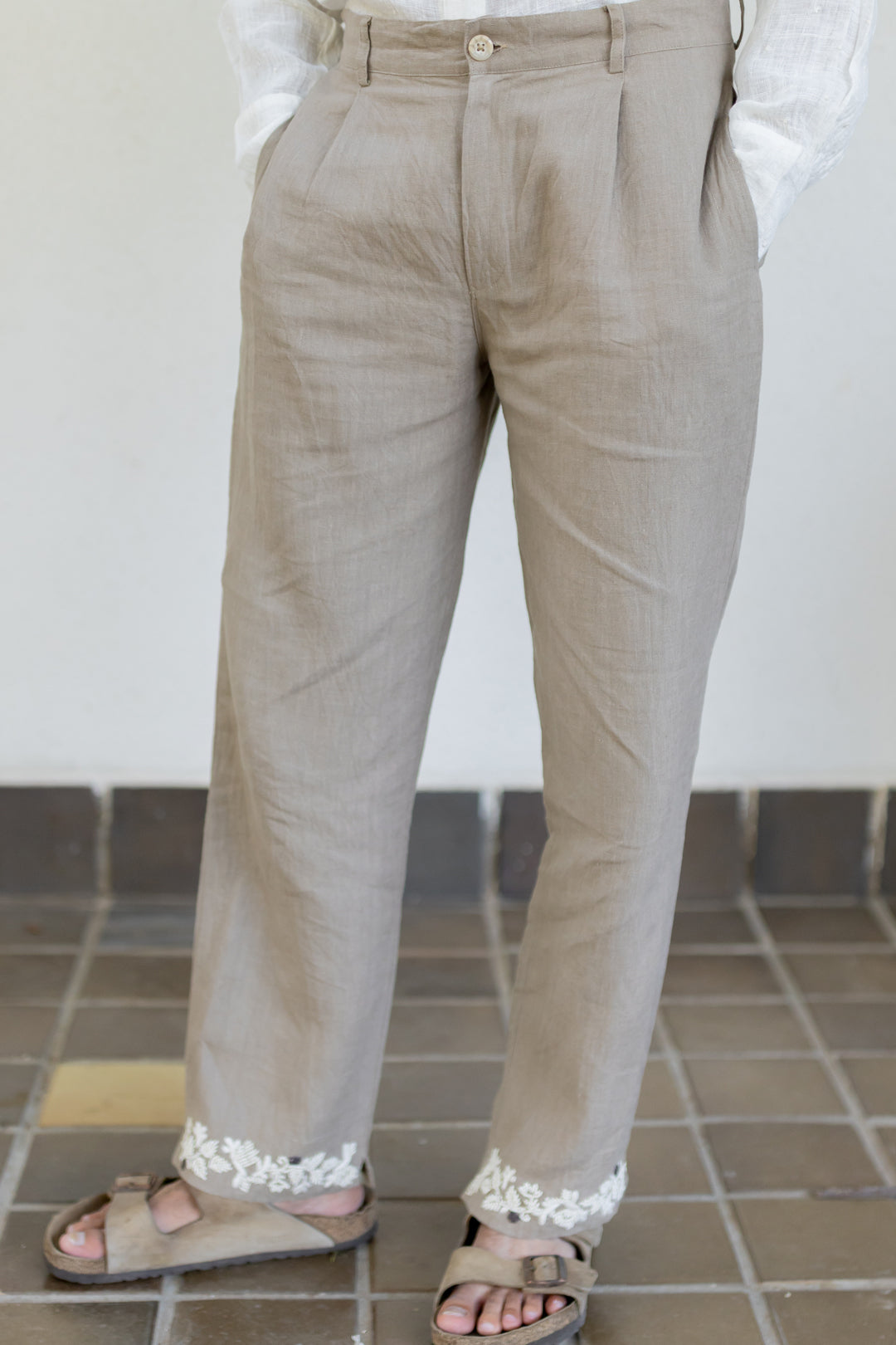 Ecru embroidered trousers